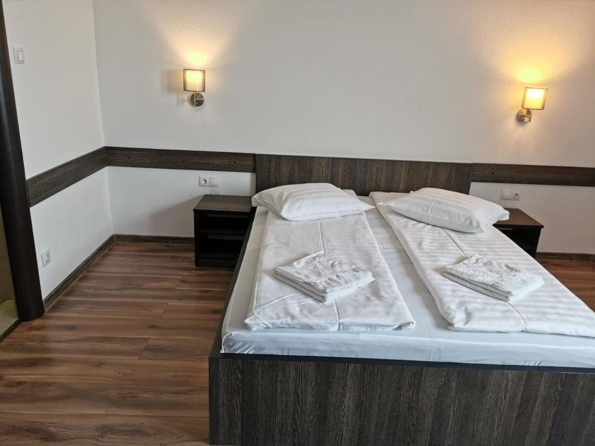 Hotel Tranzit Odorheiu Secuiesc Ngoại thất bức ảnh