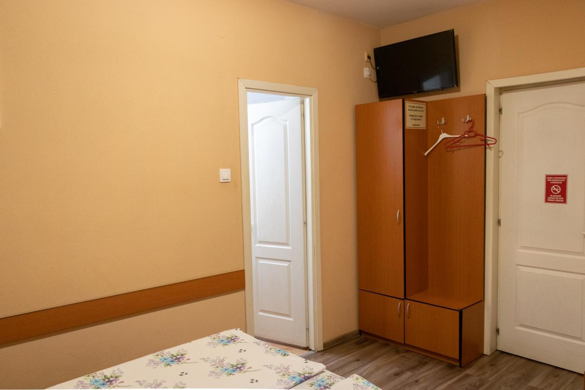 Hotel Tranzit Odorheiu Secuiesc Ngoại thất bức ảnh