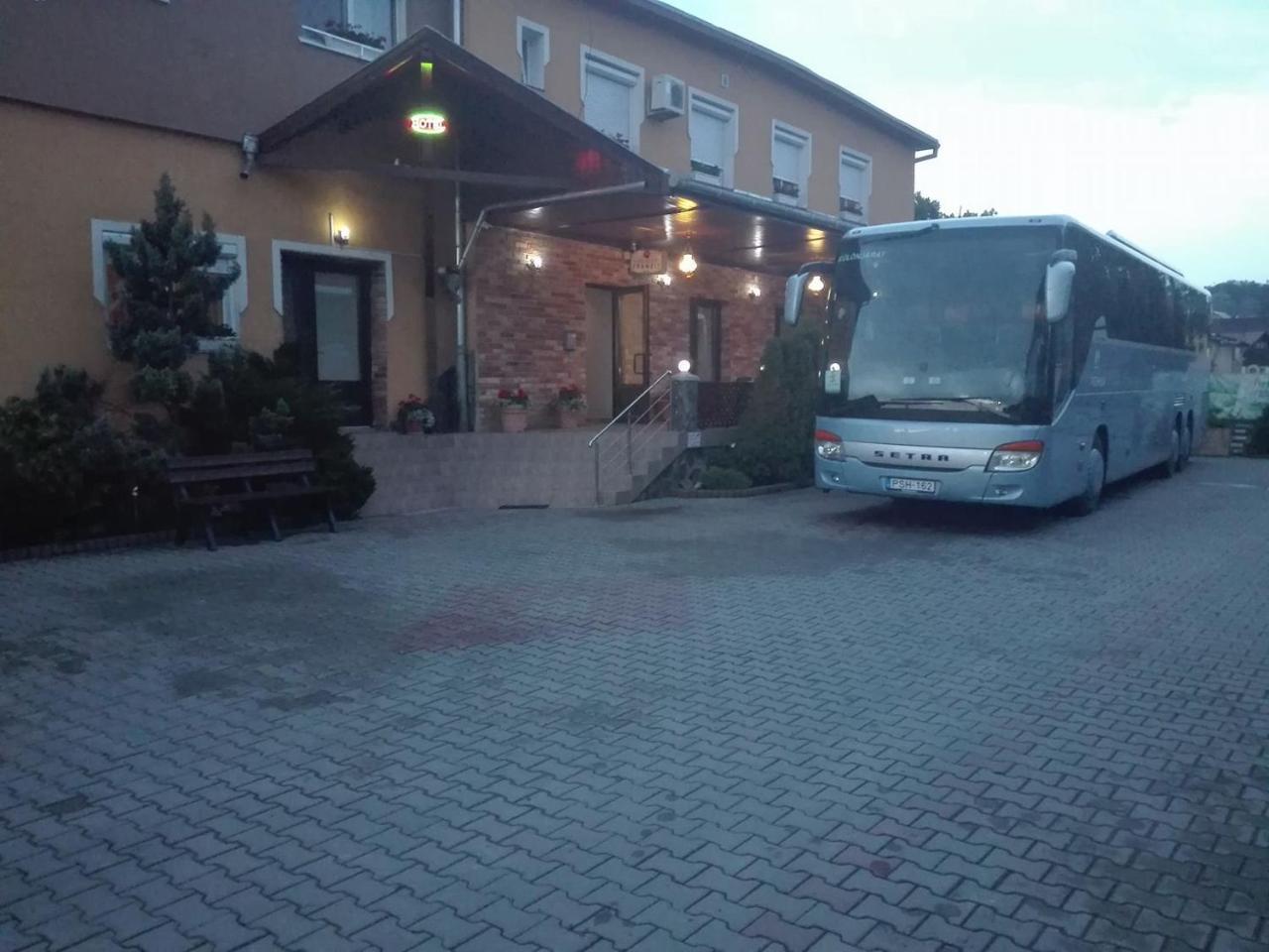 Hotel Tranzit Odorheiu Secuiesc Ngoại thất bức ảnh
