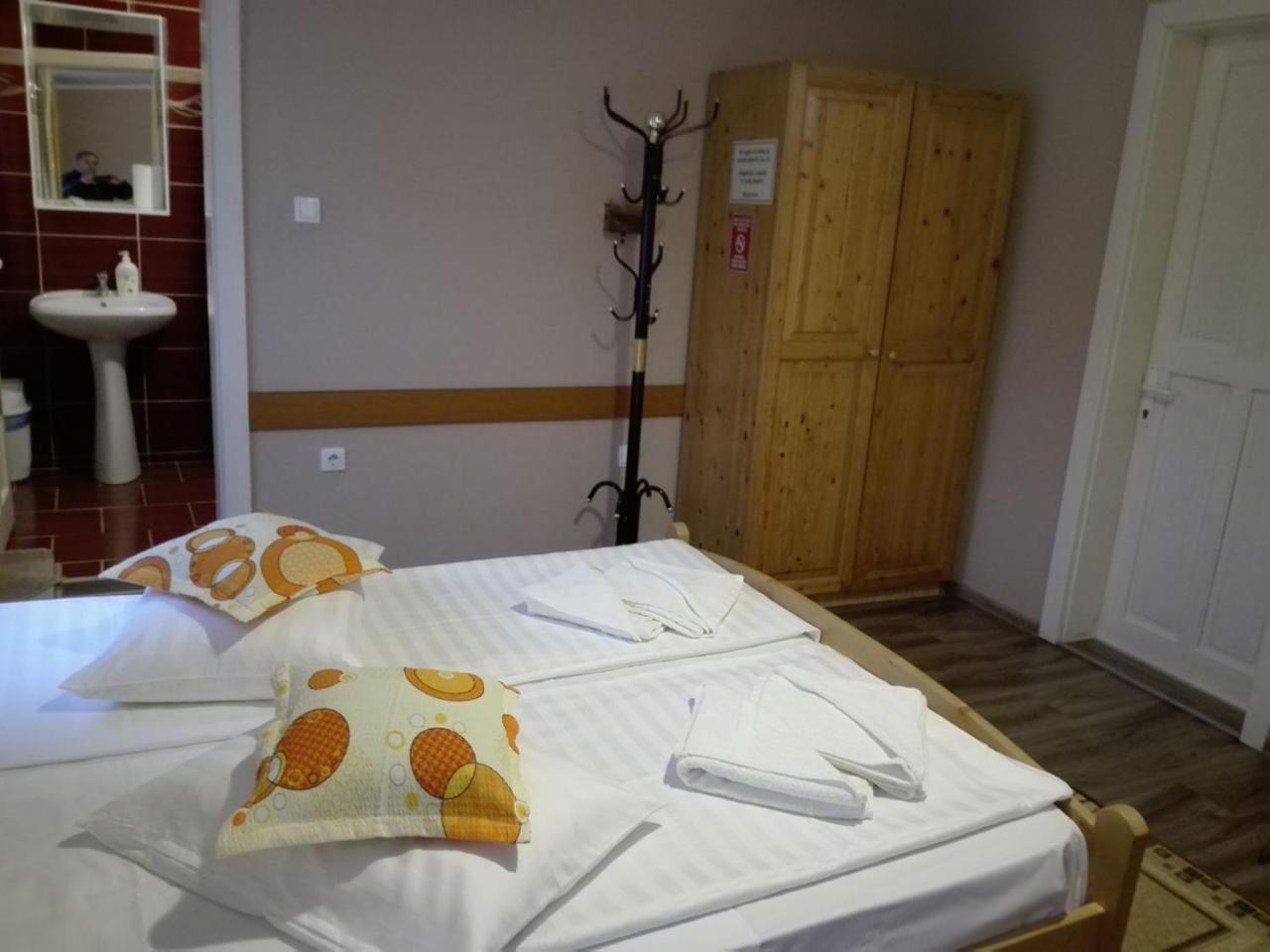 Hotel Tranzit Odorheiu Secuiesc Ngoại thất bức ảnh